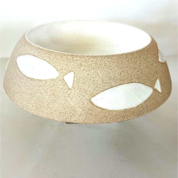 Yommy Bowl # 1 Ceramic Pet Food Dish with Fish Motif Beige White NWOT 6.75" D - Picture 1 of 6